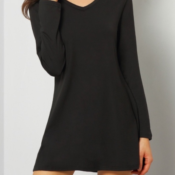 Dresses & Skirts - Black Long-Sleeve Jersey Dress